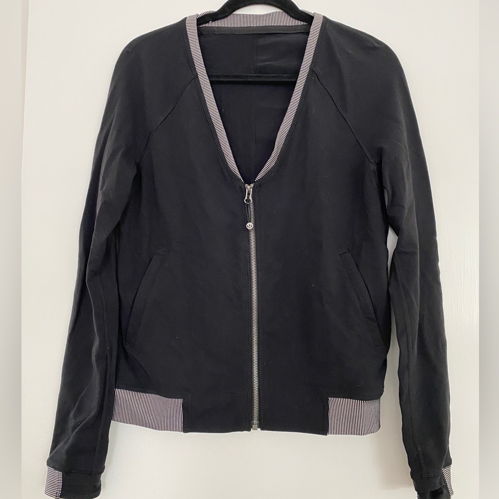 Lululemon Athletica size 6 V-neck Zip up